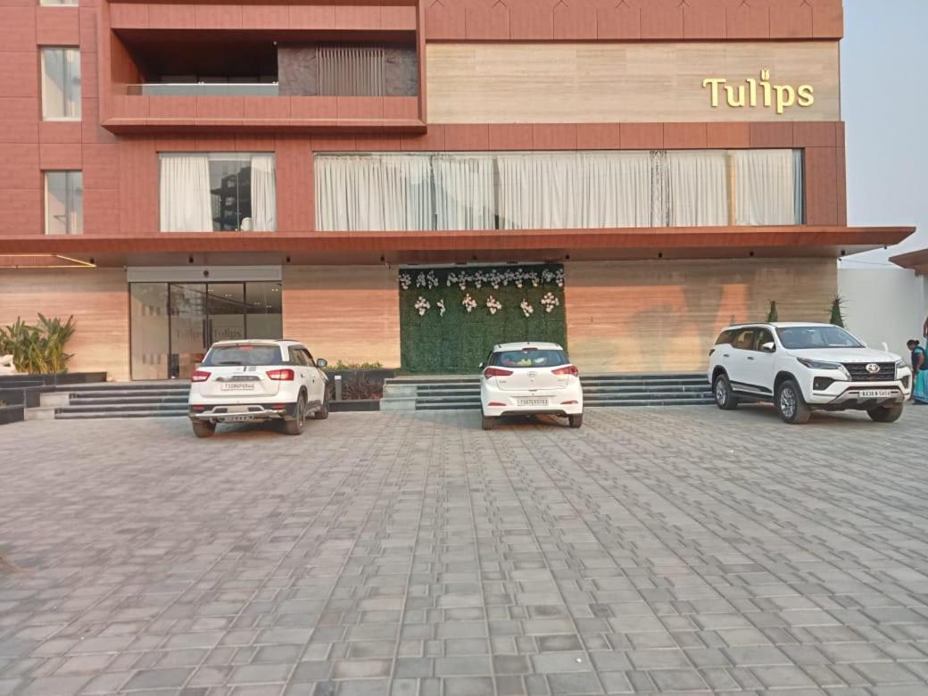 Hotel Tulips Grand Hyderabad Exterior foto