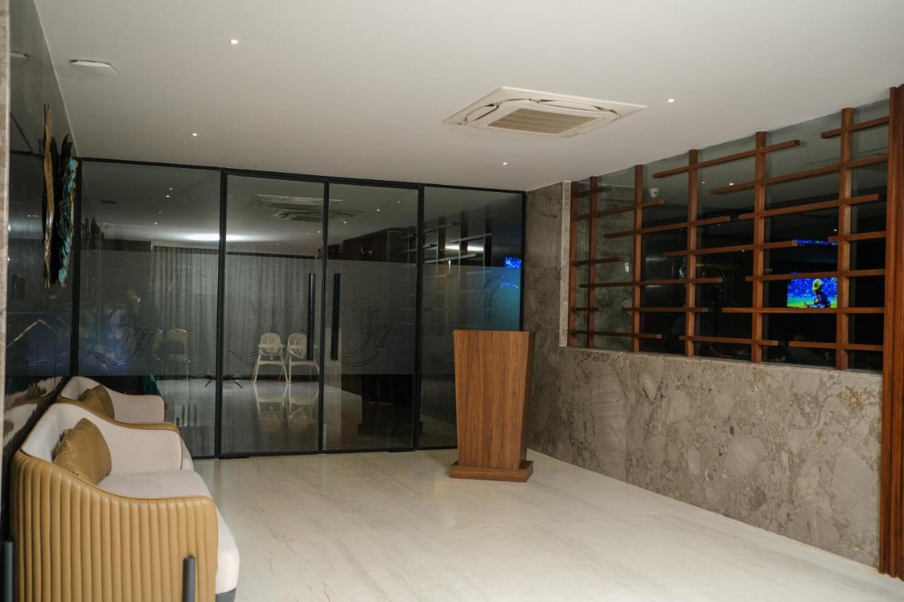 Hotel Tulips Grand Hyderabad Exterior foto